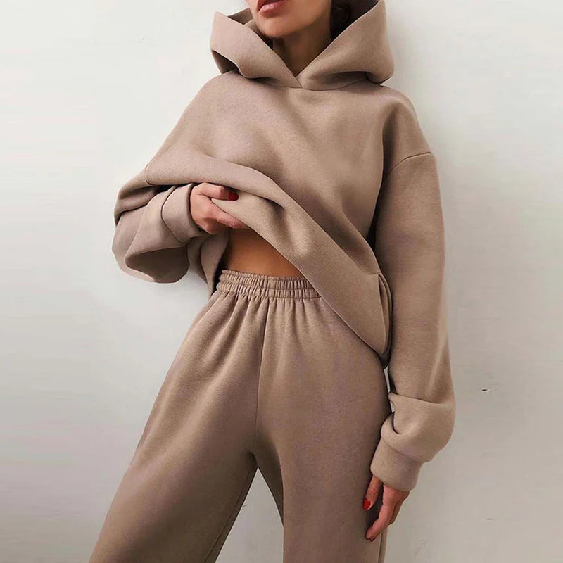 Stay Cozy, Stay Stylish β The Ultimate Two-Piece Tracksuit Set