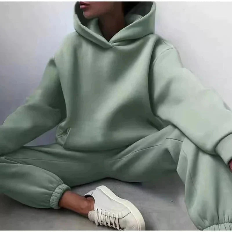 Stay Cozy, Stay Stylish β The Ultimate Two-Piece Tracksuit Set
