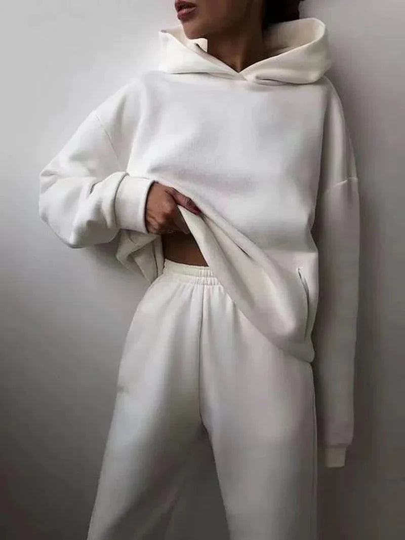 Stay Cozy, Stay Stylish β The Ultimate Two-Piece Tracksuit Set