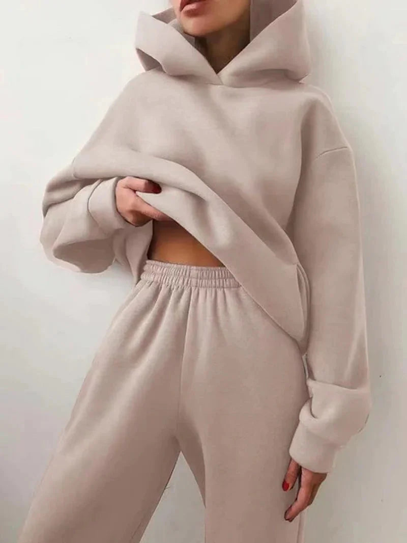Stay Cozy, Stay Stylish β The Ultimate Two-Piece Tracksuit Set