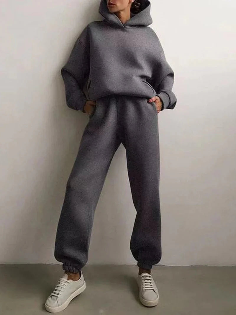 Stay Cozy, Stay Stylish β The Ultimate Two-Piece Tracksuit Set