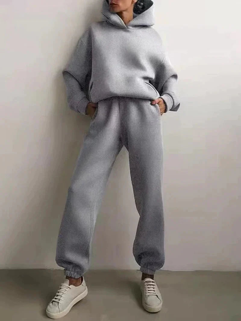 Stay Cozy, Stay Stylish β The Ultimate Two-Piece Tracksuit Set
