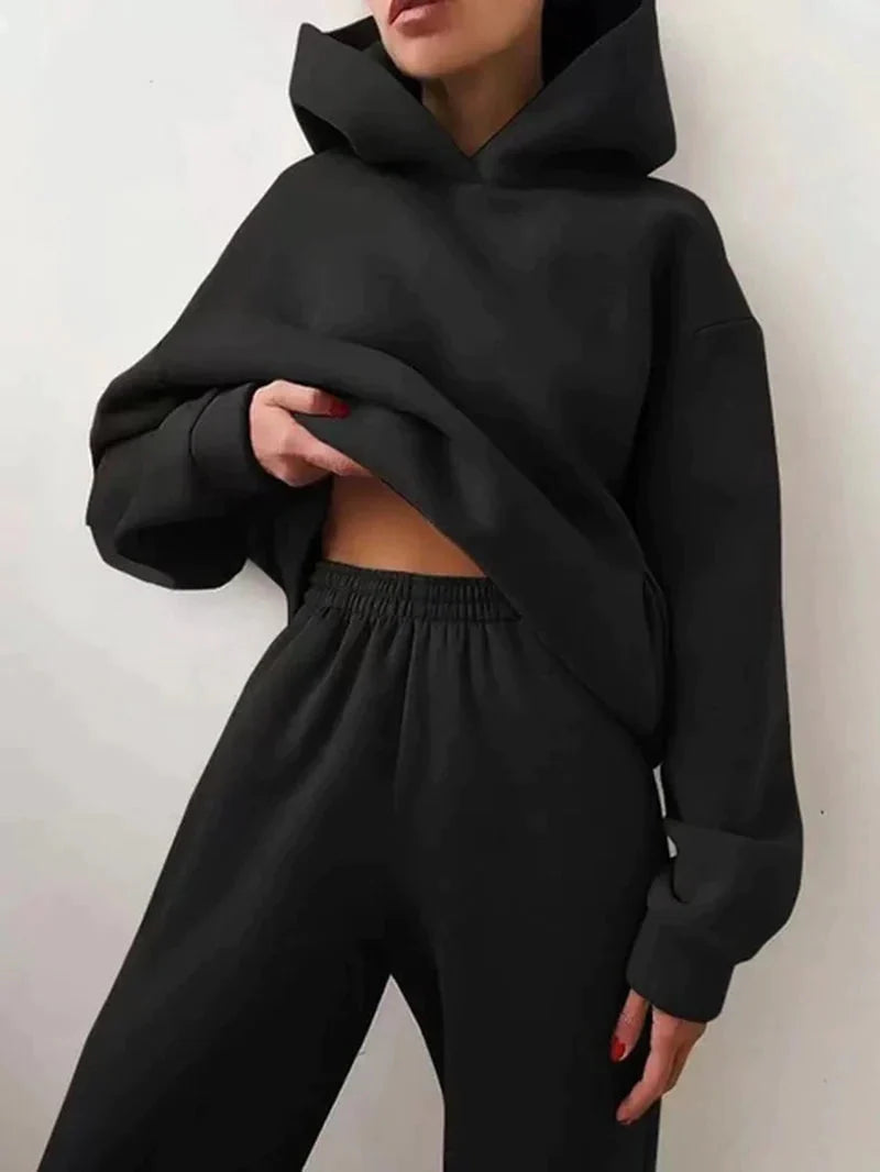 Stay Cozy, Stay Stylish β The Ultimate Two-Piece Tracksuit Set